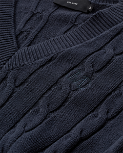 CMKOTOM - KABELSTRIKKET PULLOVER I BLÅ
