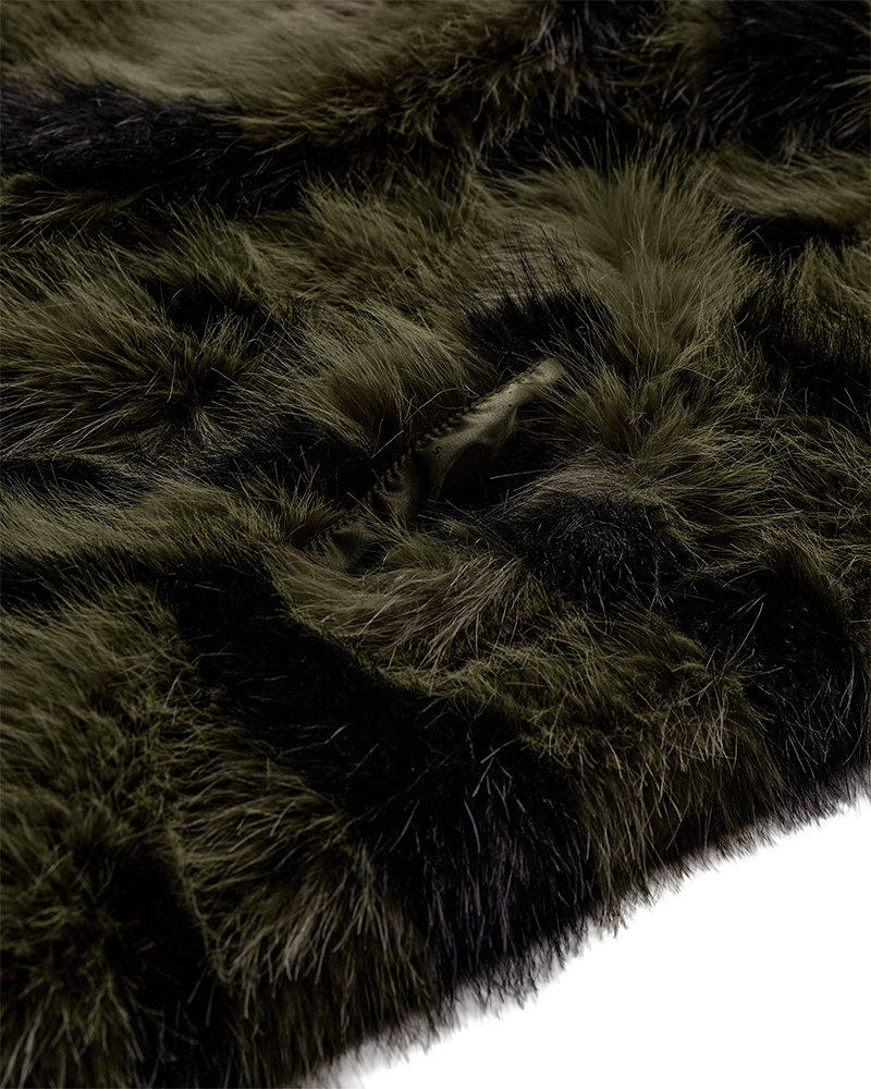 CMPLUSHY - FAUX FUR JAKKE I MØRKEGRØN OG SORT