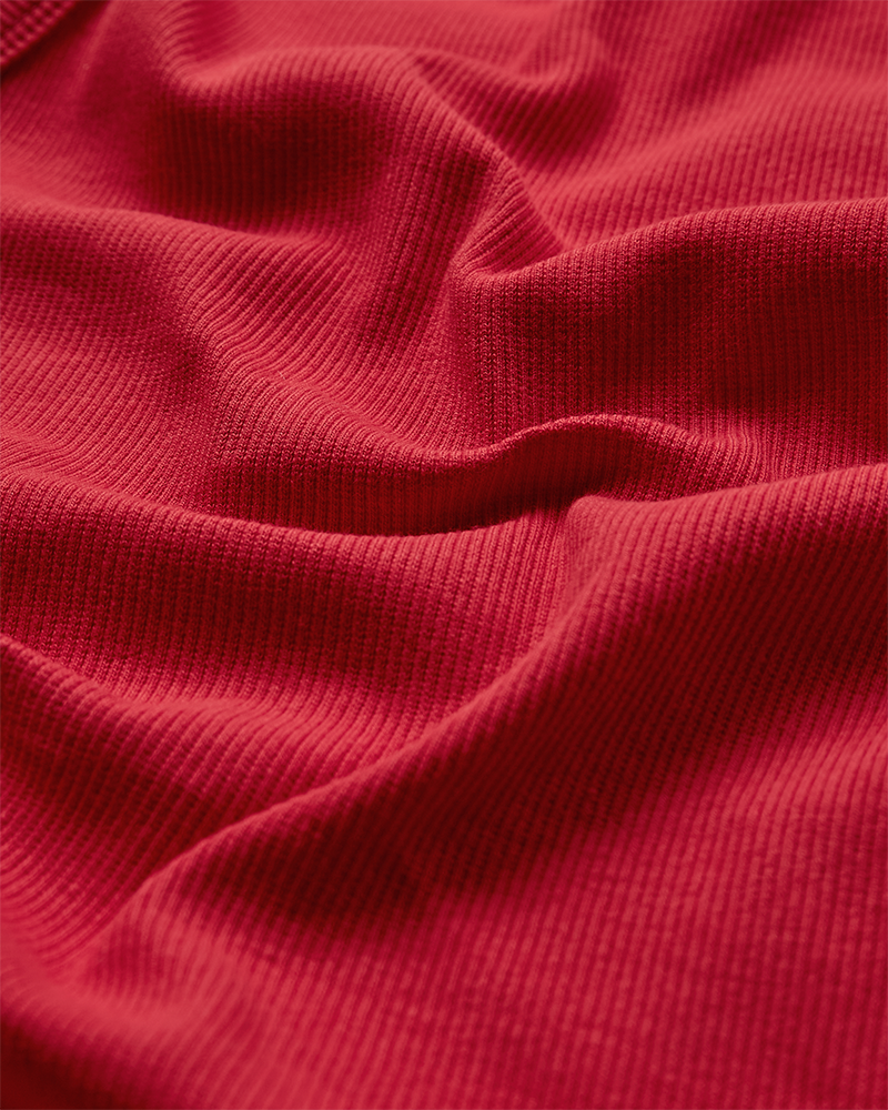 CMSIV - TOP MED SMYKKEDETALJE I RØD