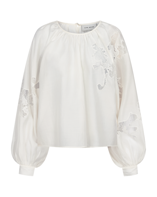 CMMOLLY - BLUSE MED VOLUMINØSE ÆRMER I RÅHVID
