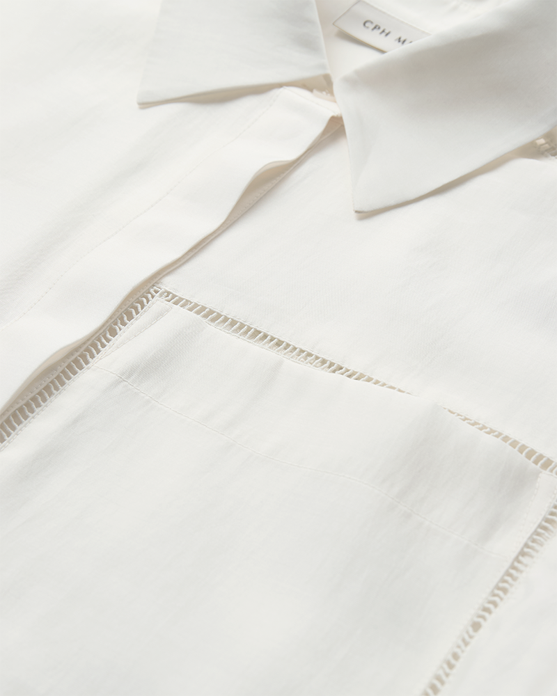 CMMOLLY - SKJORTE MED BRYSTLOMME I RÅHVID