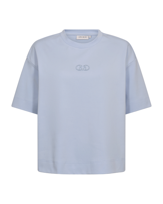 CMMUSE - OVERSIZE T-SHIRT I LYSEBLÅ