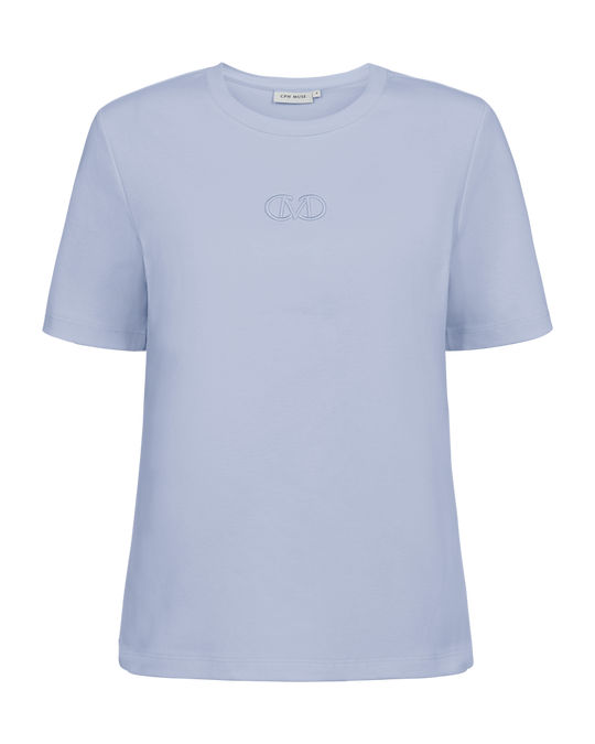 CMMUSE - T-SHIRT MED BRODERET LOGODETALJE I BLÅ