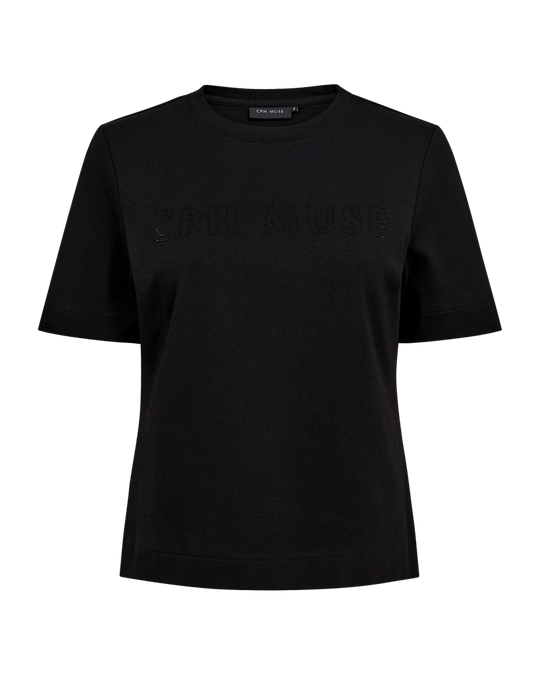 CMMUSE - T-SHIRT MED LOGO I SORT